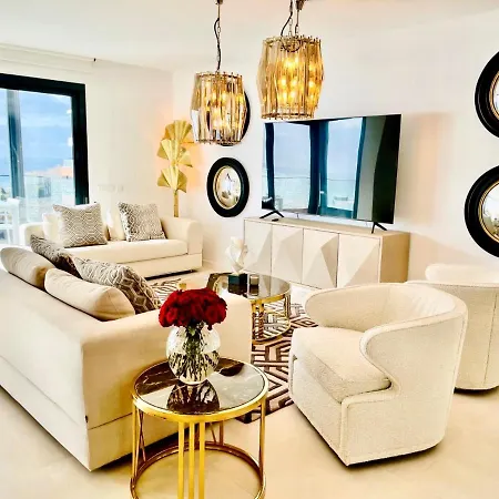Apartment Luxury 3 Bedroom Penthouse *