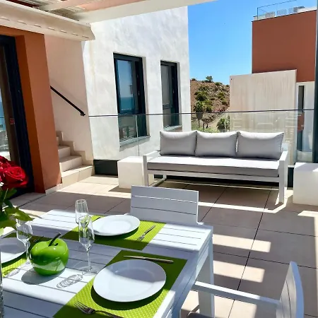 Luxury 3 Bedroom Penthouse アパート フエンヒロラ