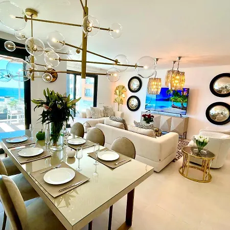 Luxury 3 Bedroom Penthouse アパート *