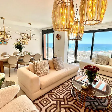 Luxury 3 Bedroom Penthouse アパート フエンヒロラ