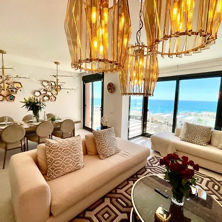 Luxury 3 Bedroom Penthouse アパート フエンヒロラ