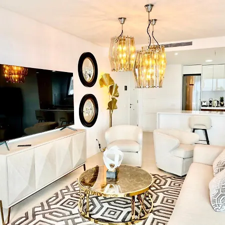 Luxury 3 Bedroom Penthouse アパート *