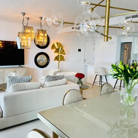 Luxury 3 Bedroom Penthouse フエンヒロラ